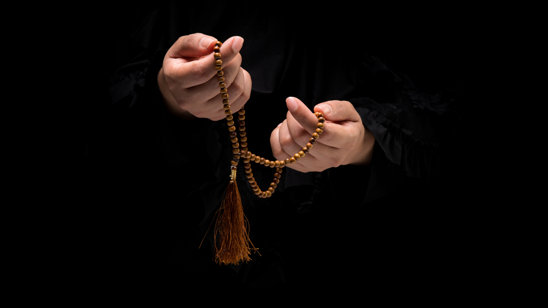 Pourquoi la foi soulage certains et accable d’autres ? Réponse d’une psy